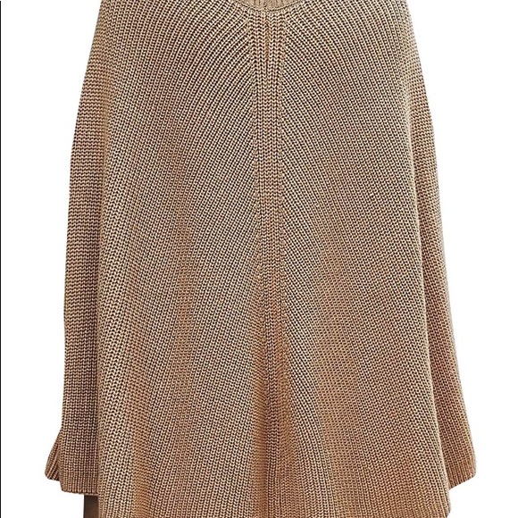 T Stay Classy in this Casual Pullover ❤️ - Picture 5 of 6